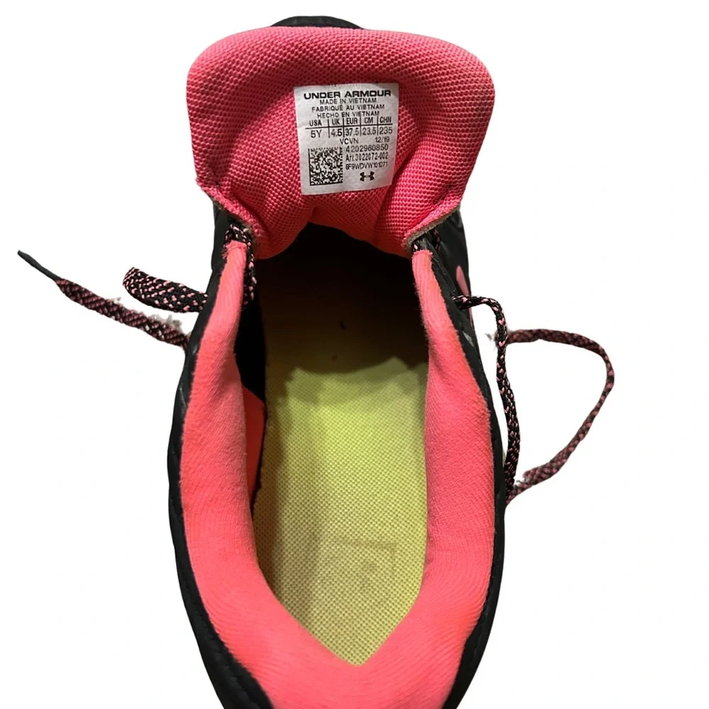 Under Armour Kids 5Y  Black and Pink Cleats - Picture 13 of 13